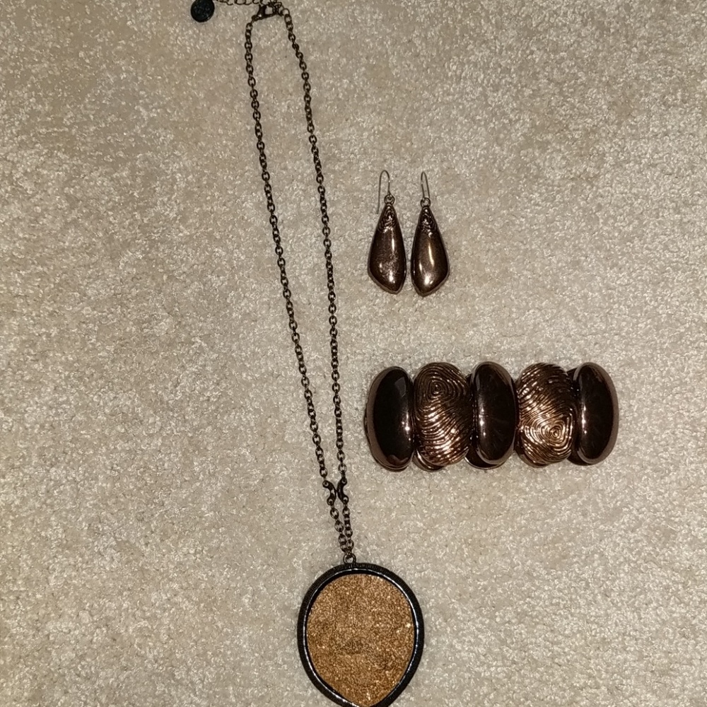 🎉 FINAL PRICE 🎉Bronze tone necklace, earrings and bracelet